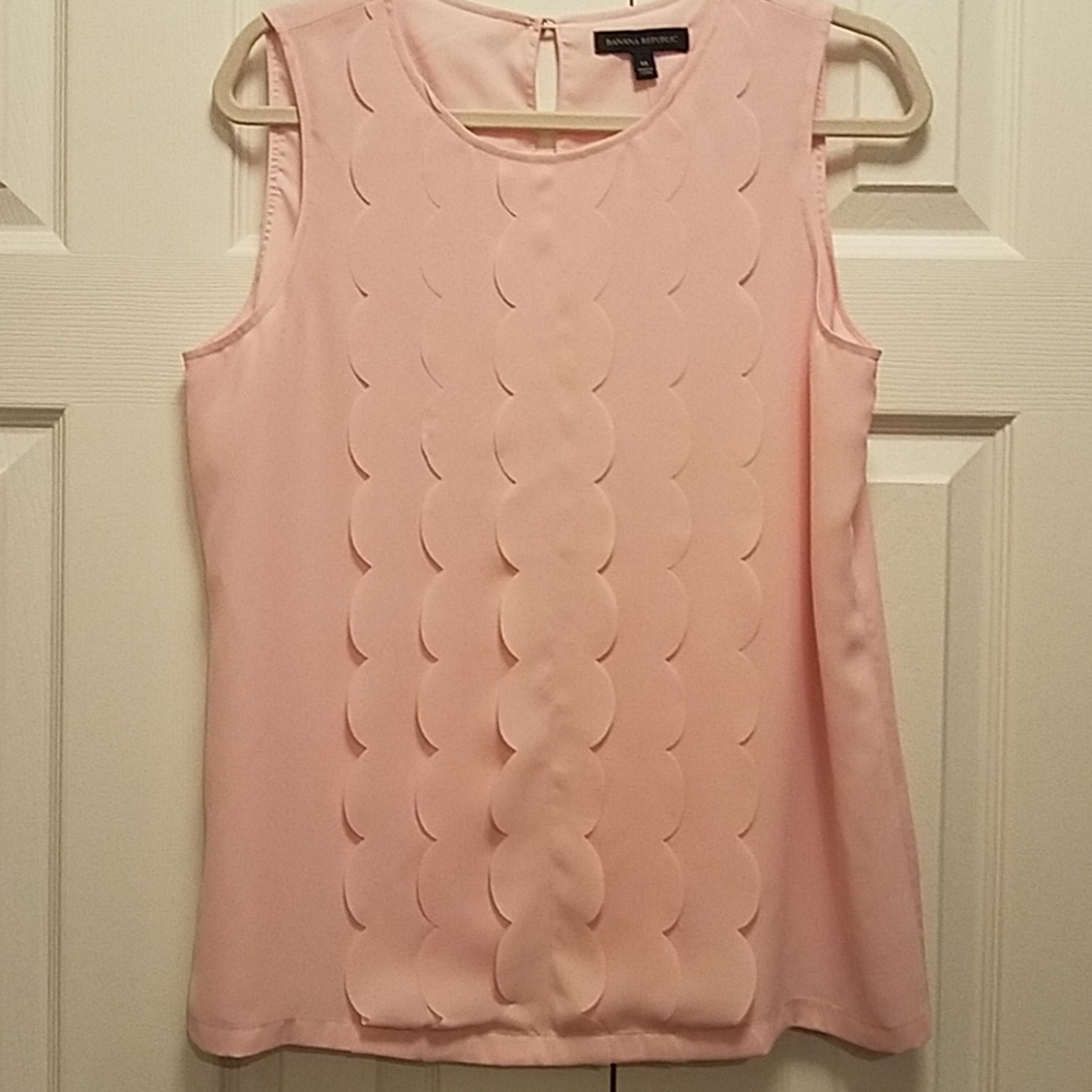 NWT Banana Republic scallop top, pink, medium.